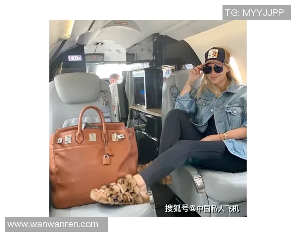 足球明星搭乘私人飞机飞行途中的精彩瞬间曝光